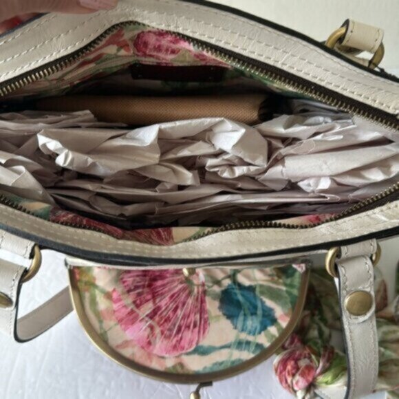 Patricia Nash Poppy Tote Leather w Seashells by the Seashore Scarf Latte White - Picture 9 of 12
